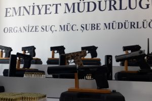 M&uuml;zisyenin evinden cephanelik &ccedil;ıktı