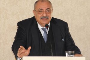 T&uuml;rkeş: Sen okumuşsun da bir şey olamamışsın