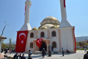 Bursa Gemlik'teki yeni cami ibadete a&ccedil;ıldı