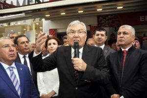 Baykal: Trump'da bile bu yetkiler yok