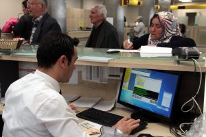 Bursa'da b&uuml;y&uuml;kanneler maaşlarını almaya başladı