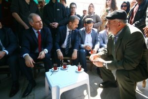 Eski İ&ccedil;işleri Bakanı Efkan Ala Bursa'da vatandaşlarla buluştu