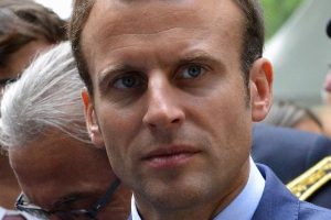 Fransa'da 11 cumhurbaşkanı adayı arasında Macron &ouml;nde