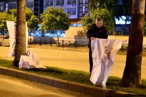 Adana'da referandum pankartlarına saldırı