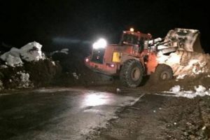 Şemdinli-Y&uuml;ksekova karayoluna heyelan d&uuml;şt&uuml;