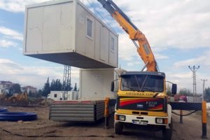 Depremzedeler i&ccedil;in konteynırlar kurulmaya başladı