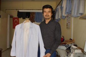 &Ccedil;ocuğunun tedavisi i&ccedil;in geldiği T&uuml;rkiye'de işini kurdu