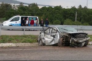 Anne &ouml;ld&uuml;, eşi ve 3 &ccedil;ocuğu yaralı