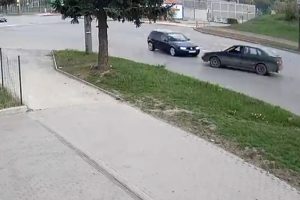 Komşuda feci kaza! Kafa kafaya &ccedil;arpıştılar
