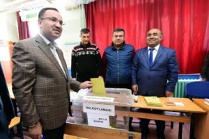 Bakan Bozdağ oyunu Akdağmadeni'nde kulandı