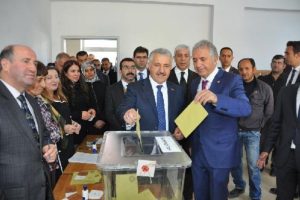 Bakan Arslan: Milletin kararı herkes i&ccedil;in baş g&ouml;z &uuml;st&uuml;ne