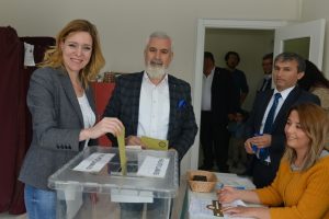 Bursa Nil&uuml;fer Belediye Başkanı Bozbey oyunu kullandı