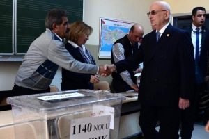 Meclis Başkanı Kahraman, Ankara'da oy kullandı