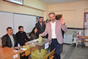 Bursa İneg&ouml;l Belediye Başkanı Aktaş oyunu kullandı