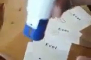 Sosyal medyada hızla yayılan 'Evet oyu' g&ouml;r&uuml;nt&uuml;s&uuml; tartışmaları beraberinde getirdi!
