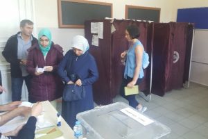 Zehra &Ccedil;ilingiroğlu oyunu eve g&ouml;t&uuml;r&uuml;yordu