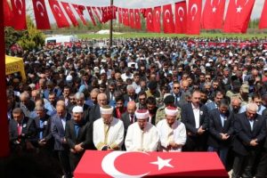 Gaziantepli şehit uzman &ccedil;avuş toprağa verildi
