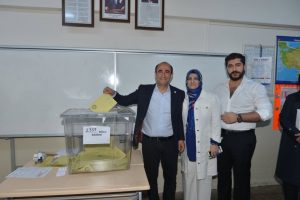 Bursa Yıldırım Belediye Başkanı Edebali oyunu kullandı