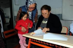 T&uuml;rkiye'nin en kısa boylu kadını oyunu kullandı