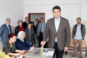DP Genel Başkanı Uysal oyunu kullandı