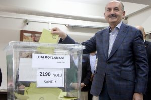 Bakan M&uuml;ezzinoğlu oyunu Bursa'da kullandı