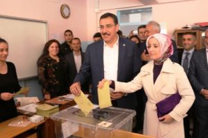Bakan T&uuml;fenkci oyunu Malatya'da kullandı
