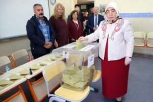 Başbakan'ın eşi Semiha Yıldırım, oyunu Ankara'da kullandı