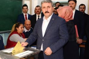 BBP lideri Destici, oyunu kullandı