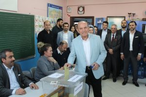 İBB Başkanı Kadir Topbaş oyunu kullandı