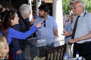 Usta sanat&ccedil;ı sandık g&ouml;revlisiyle tartıştı