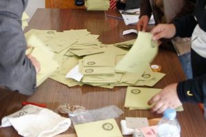 3 b&uuml;y&uuml;k kentte oylar sayıldı