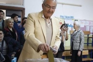 Baykal'ın oy kullandığı sandıktan 'hayır' &ccedil;ıktı