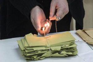 CHP'den YSK'ya 'm&uuml;h&uuml;rs&uuml;z zarf' tepkisi