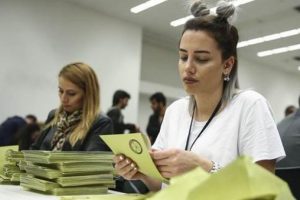 Adana ve Antalya'da 'hayır' s&uuml;rprizi