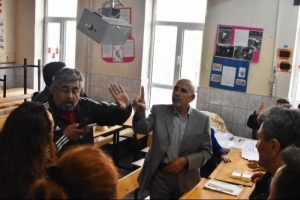 Zarftan &ccedil;ıkan iki 'evet' pusulası tartışmaya neden oldu