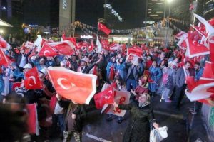 Ak Parti Genel Merkezi'nde kutlama