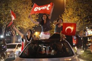 Yabancı ajanslar referandumu b&ouml;yle duyurdu