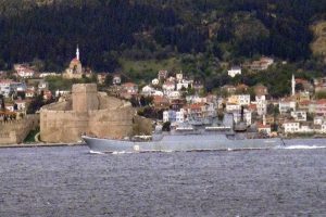 Rus savaş gemisi &Ccedil;anakkale Boğazı'ndan ge&ccedil;ti
