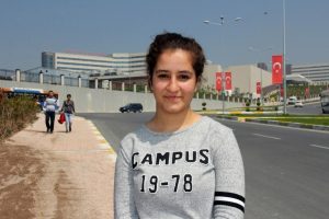 S&uuml;rekli karnı guruldayan gen&ccedil; kıza yardım eli uzandı