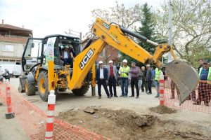 Bursa İneg&ouml;l'deki kırsal mahallelerde doğalgaz i&ccedil;in ilk kazma vuruldu