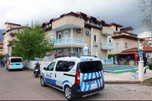 Otel odasında &ouml;l&uuml; bulundu