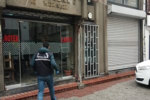 400 bin TL &ccedil;aldılar, ka&ccedil;arken yeni kilit taktılar