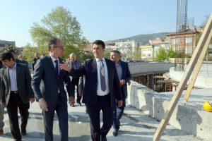 Bursa Demirtaş K&uuml;lt&uuml;r Merkezi hızla y&uuml;kseliyor