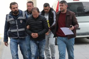 140 bin lira &ccedil;alan Kolombiyalı hırsızlar yakalandı