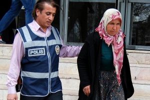 11 yaşındaki oğluna hırsızlık yaptıran anne, yakalandı
