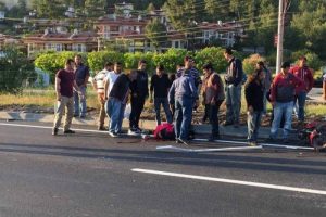 Sulama tankeriyle &ccedil;arpışan motosikletin s&uuml;r&uuml;c&uuml;s&uuml; &ouml;ld&uuml;