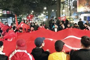 Avrupa'da 'Evet'&ccedil;i T&uuml;rk' tartışması