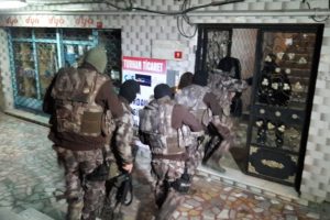 Zehir tacirlerine şafak baskını