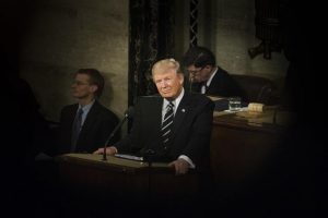 Trump'tan 'Amerikan malı al, Amerikan iş&ccedil;isi &ccedil;alıştır' kararnamesi