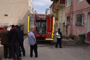 Bursa'da kundaklandığı iddia edilen evdeki 2 &ccedil;ocuk kurtarıldı